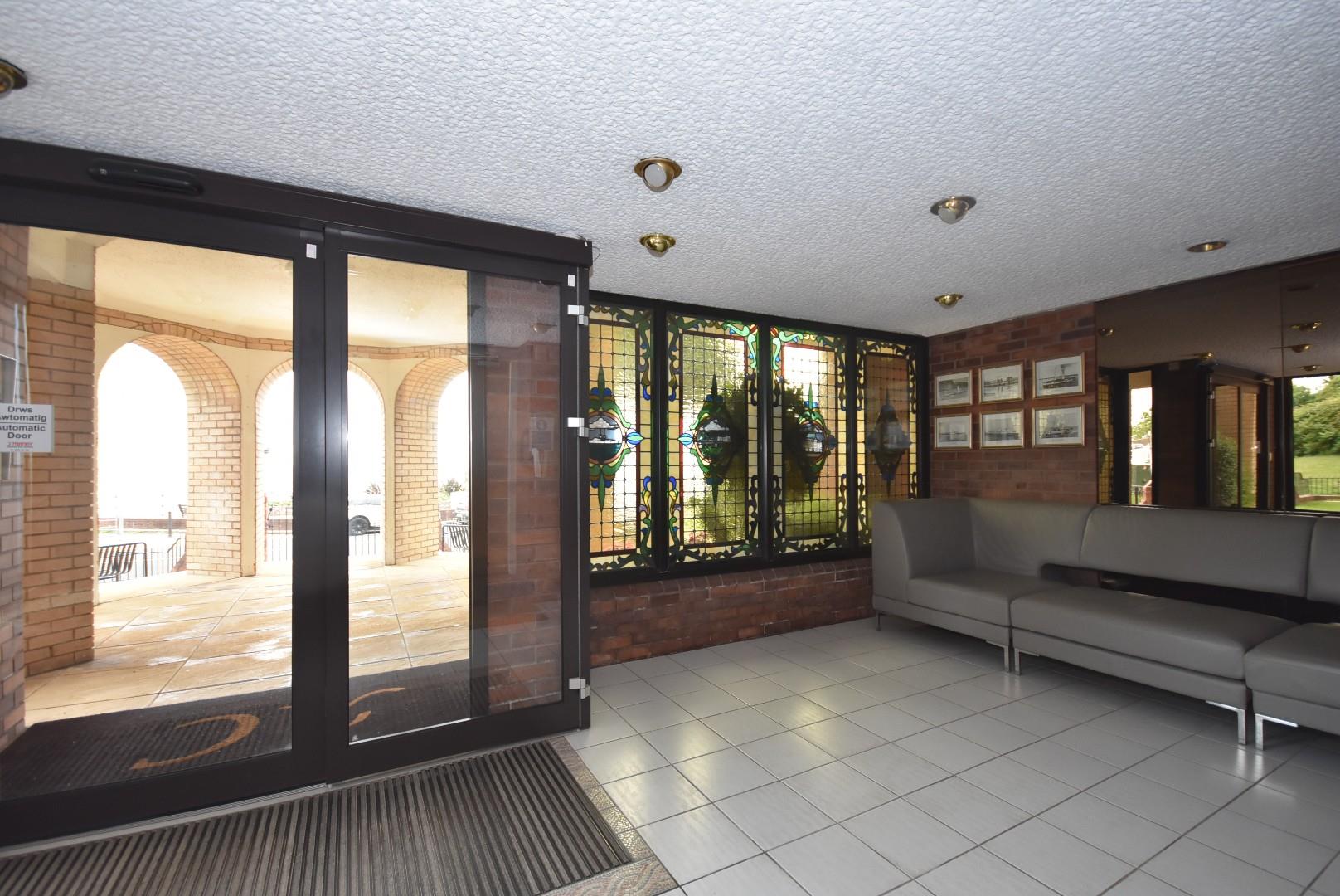 30 Alexandra Court, The Esplanade, Penarth, CF64 3LA